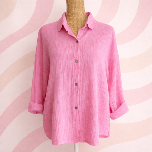 chemise gaze de coton rose blush portée sur mannequin