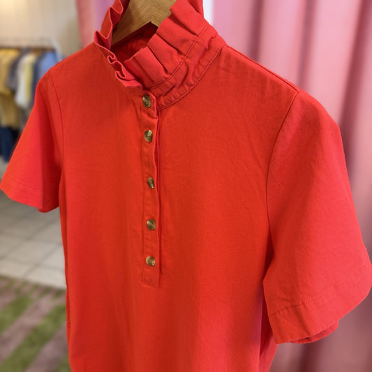 zoom sur robe d'été courte rouge en coton