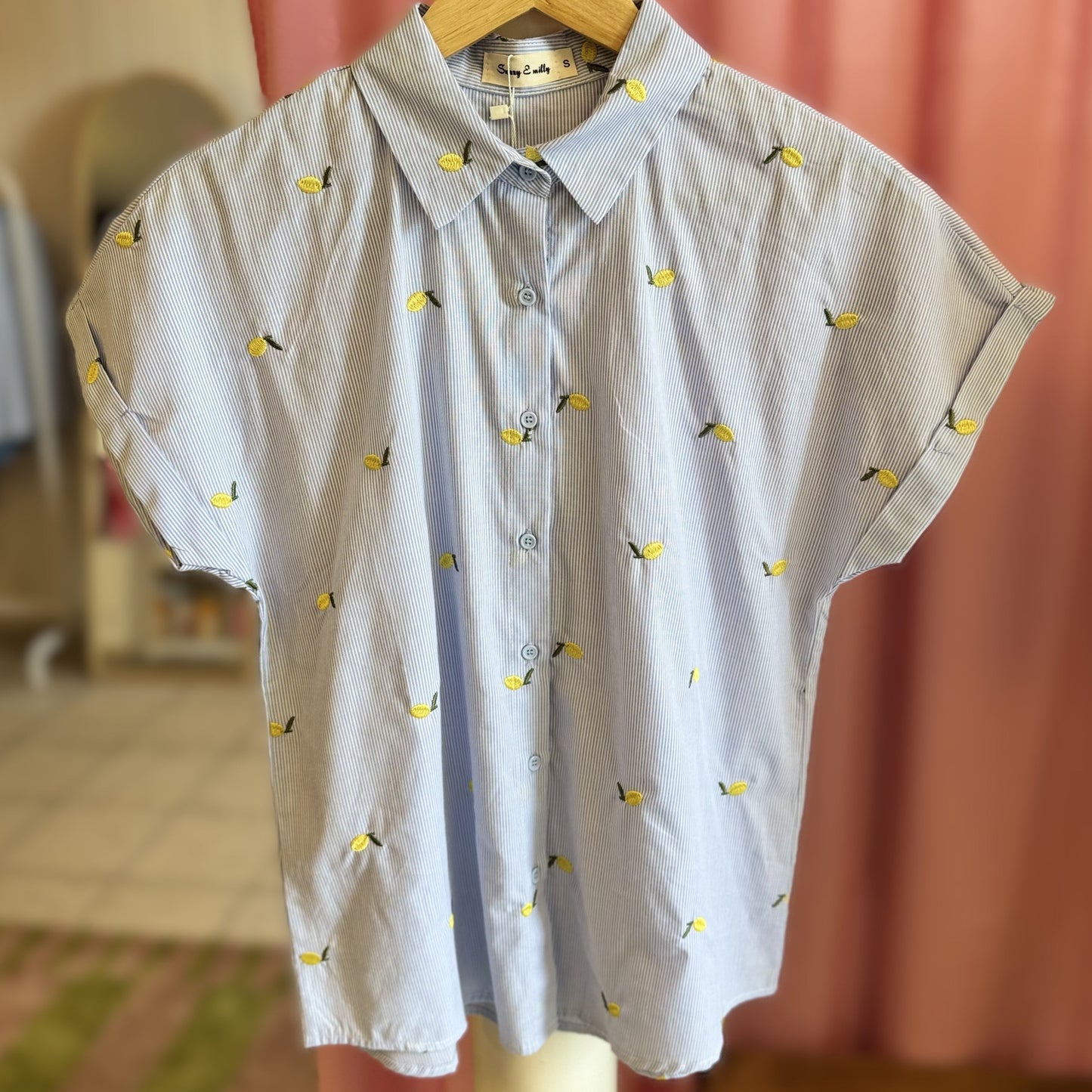 Chemise manches courtes broderies citrons vue de face