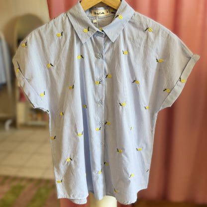 Chemise manches courtes broderies citrons vue de face