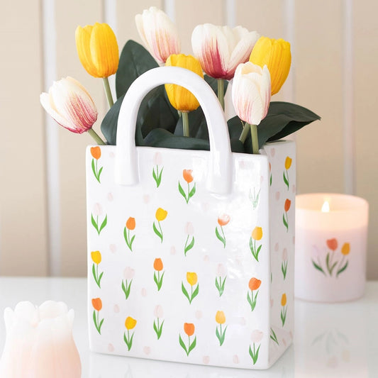 Vase en céramique en forme de sac à main avec tulipes