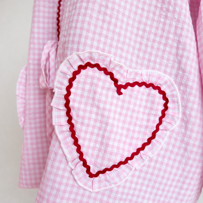 détail manche broderie cœur blouse vichy lien a nouer 