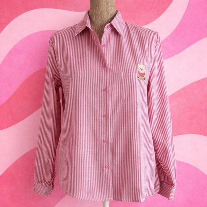 chemise vue de face fond coloré