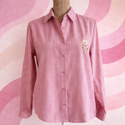 chemise a rayures rose avec broderie ourson en situation sur un buste