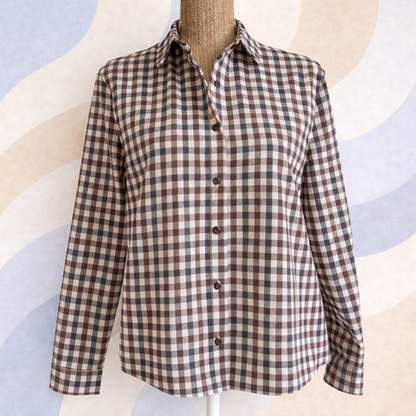 chemise carreaux chocolat bleu et blanc en situation sur un buste