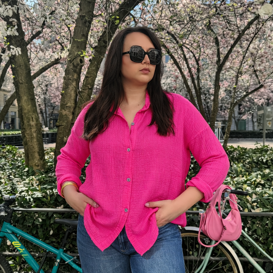 chemise gaze de coton rose sur une mannequin 