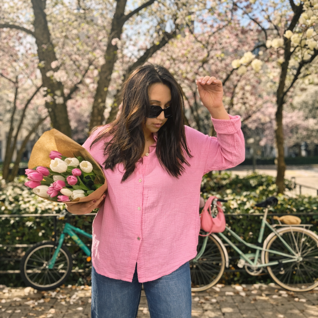 zoom sur chemise gaze de coton rose de chez marie moon
