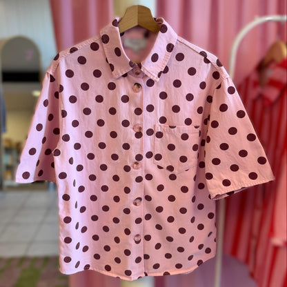 chemise manche courte rose à pois vue de face