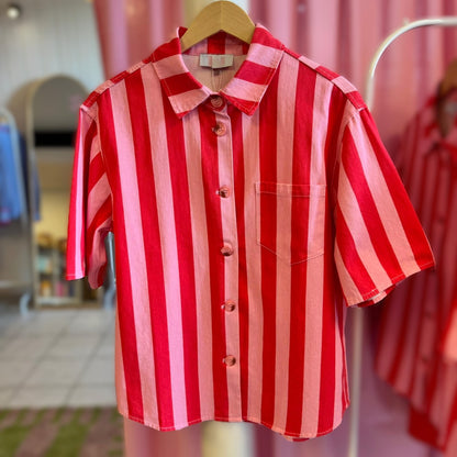 chemise manches courtes rayures rouge et rose vue de face
