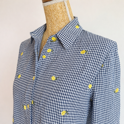 chemise vichy et broderies citrons vue de profil 