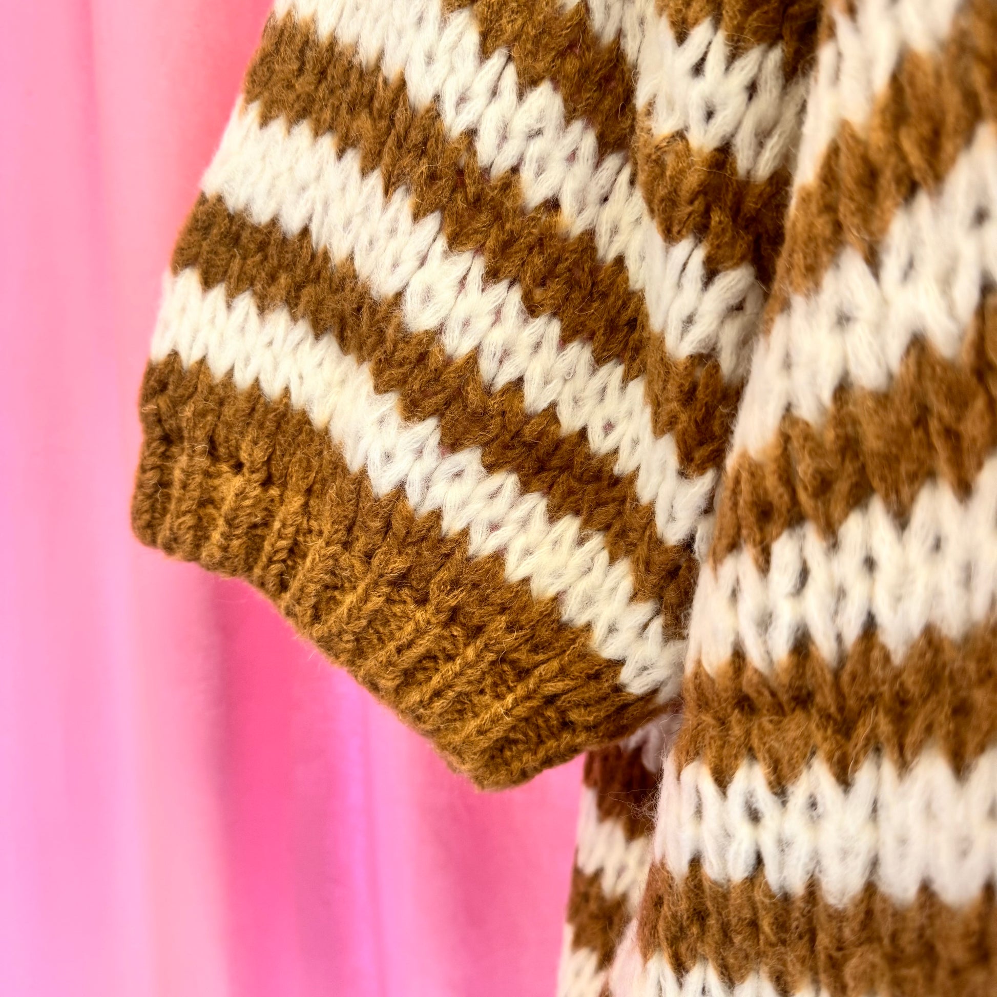 zoom sur manche du pull victoria