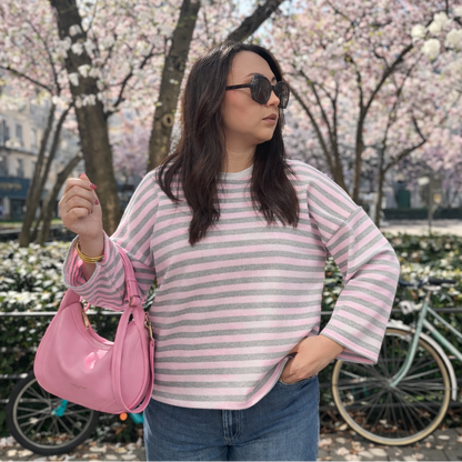 zoom sur marinière gris et rose de chez marie moon