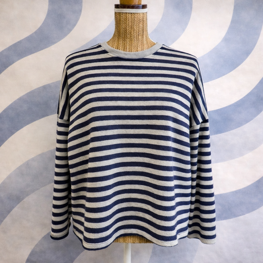 marinière rayures bleu ciel et bleu roi, portée sur un buste