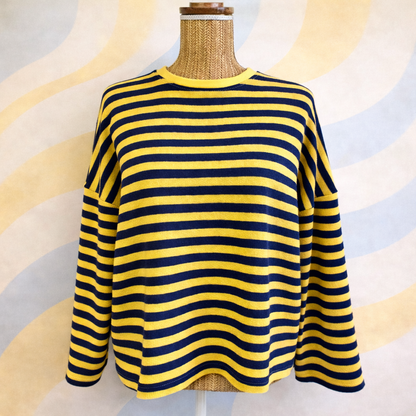 marinière rayures bleu et jaune portée sur un buste - made in Italie