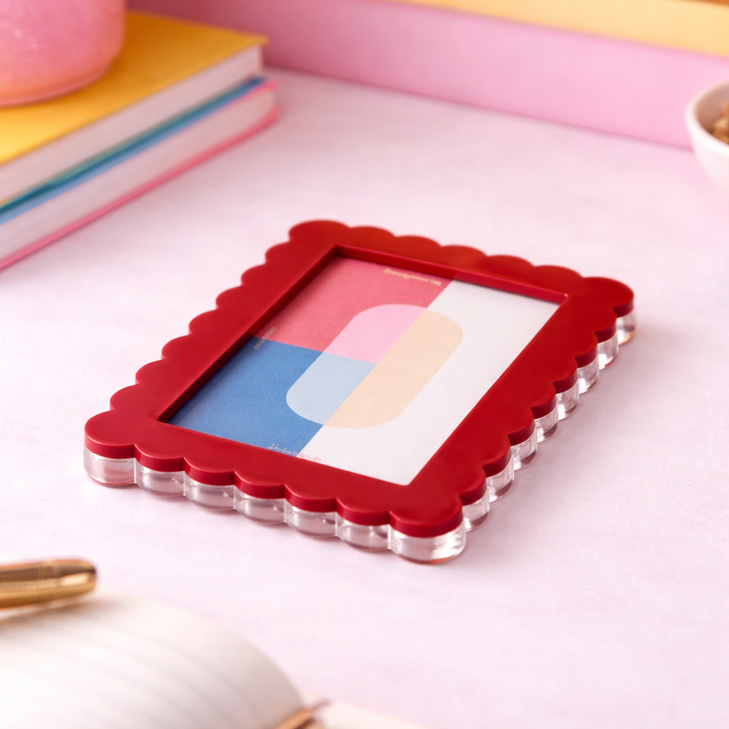 mini cadre photo bords vagues bordeaux, posé sur un bureau
