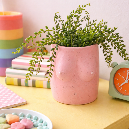 vase rose céramique mis en situation