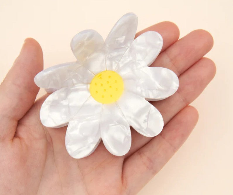 zoom sur pince a cheveux marguerite XL