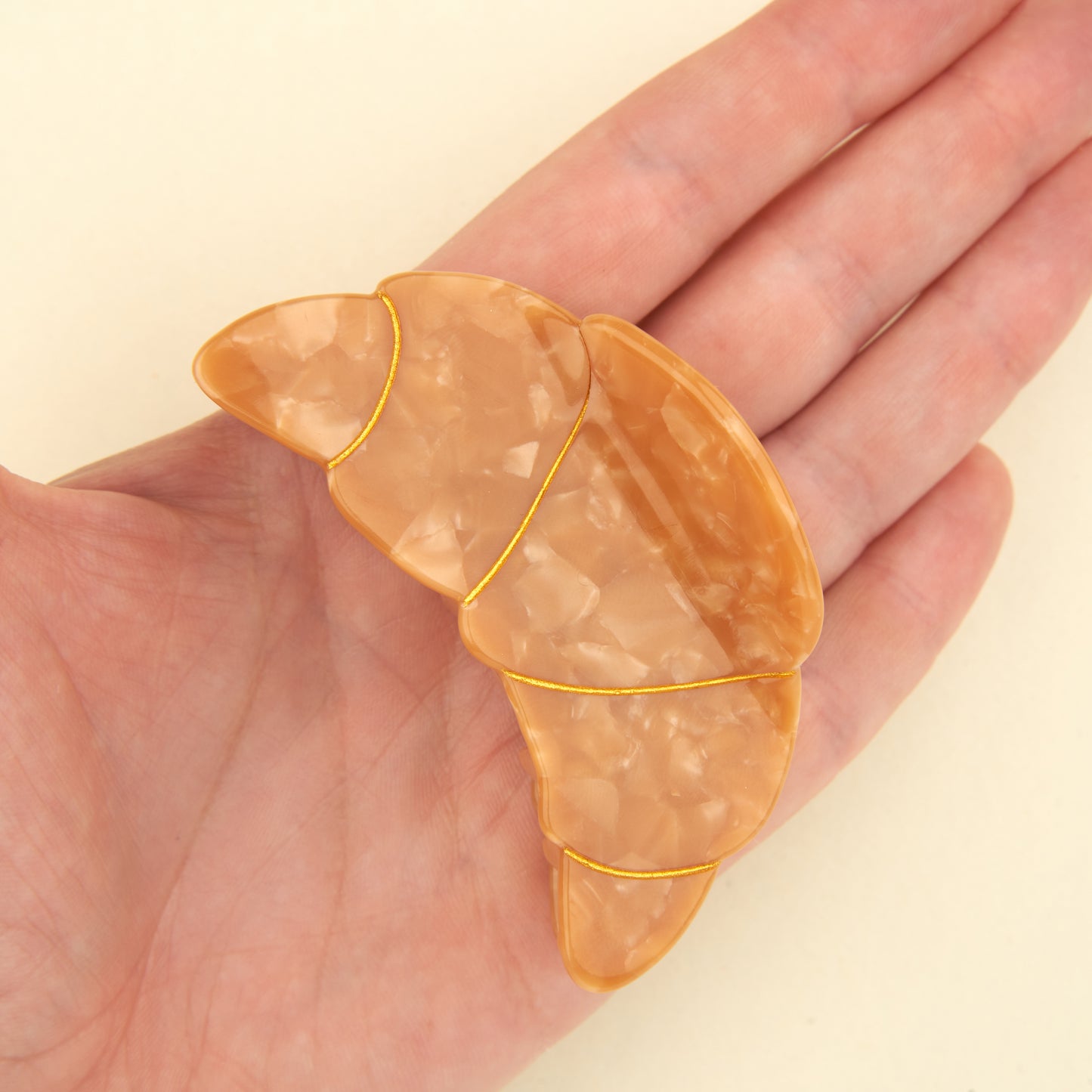 zoom pince cheveux croissant coucou suzette