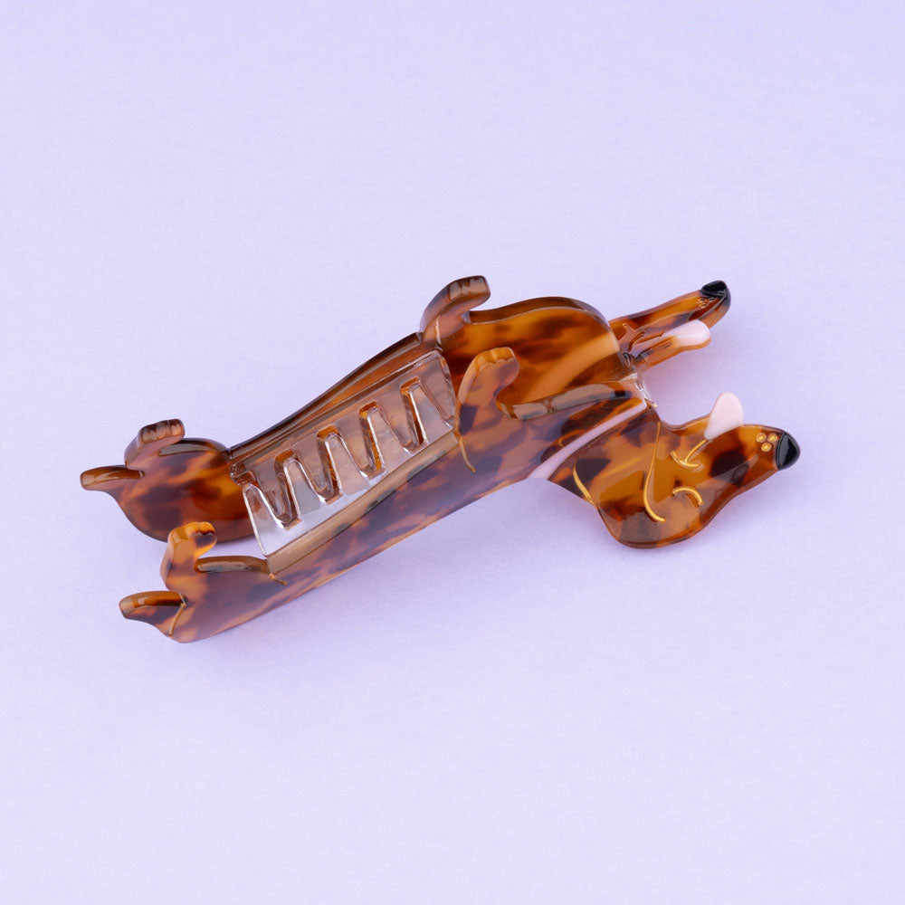 zoom sur pince cheveux forme teckel 