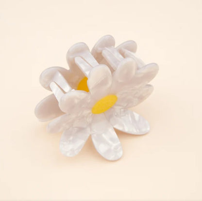 zoom sur pince cheveux marguerite