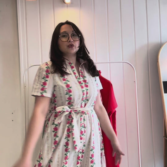Vidéo robe mi longue fleurie et taille ceinturée - MARIE MOON