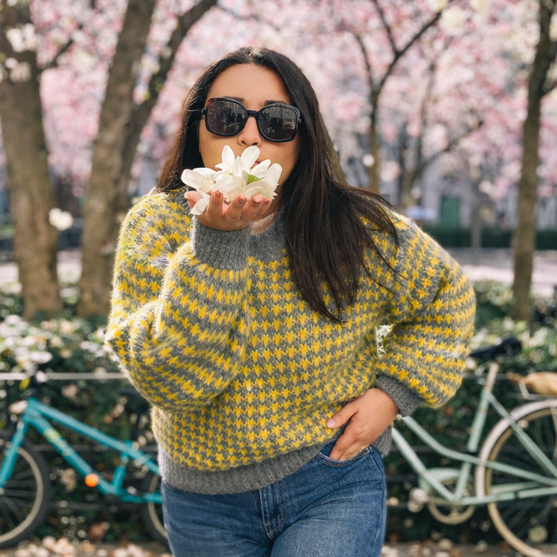 pull jaune et gris de chez marie moon