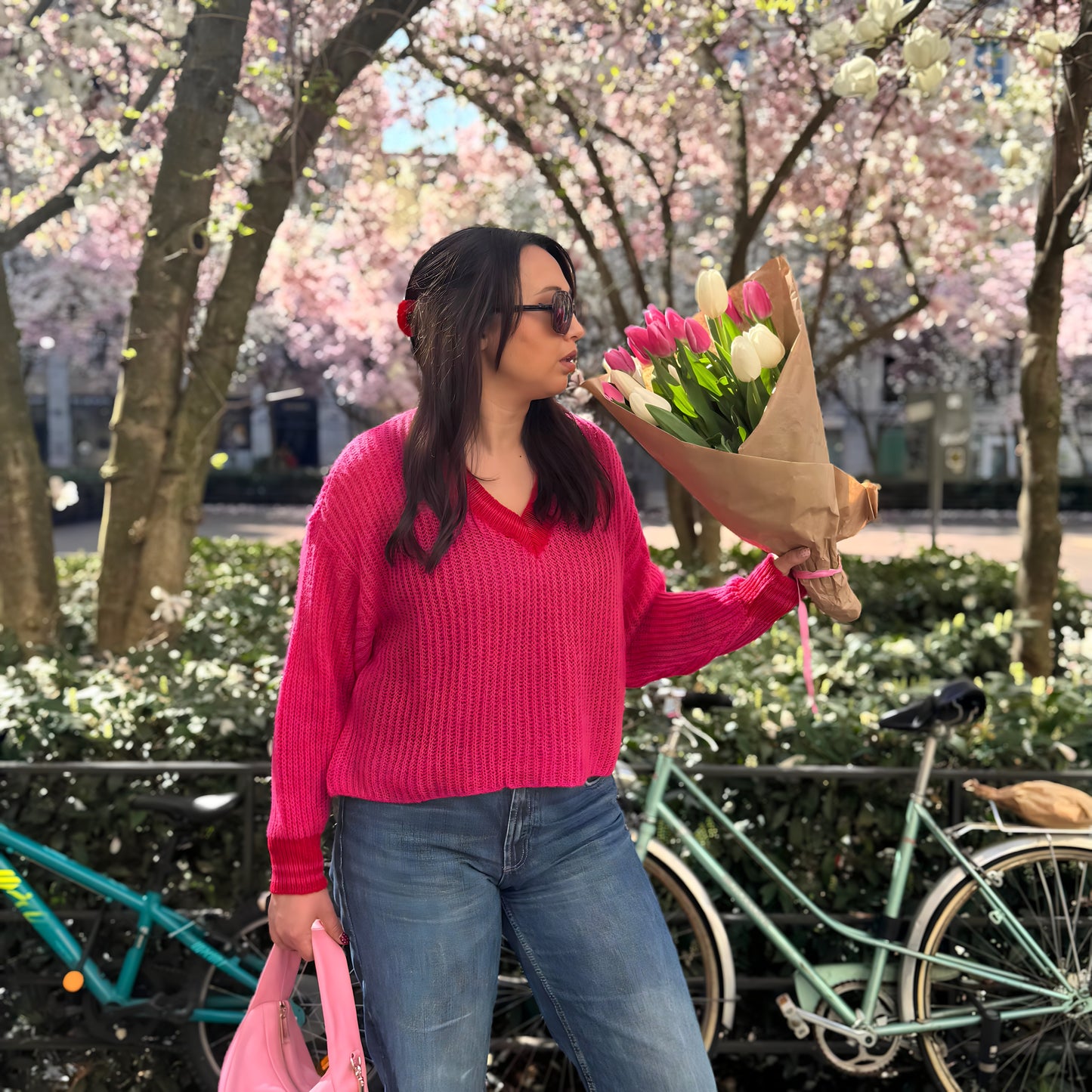 pull made in Italie rose et rouge sur un mannequin 