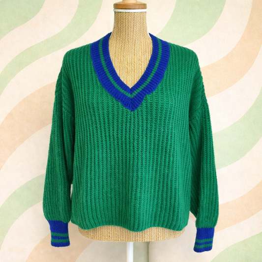 pull made in Italie vert et bleu en situation sur un buste 