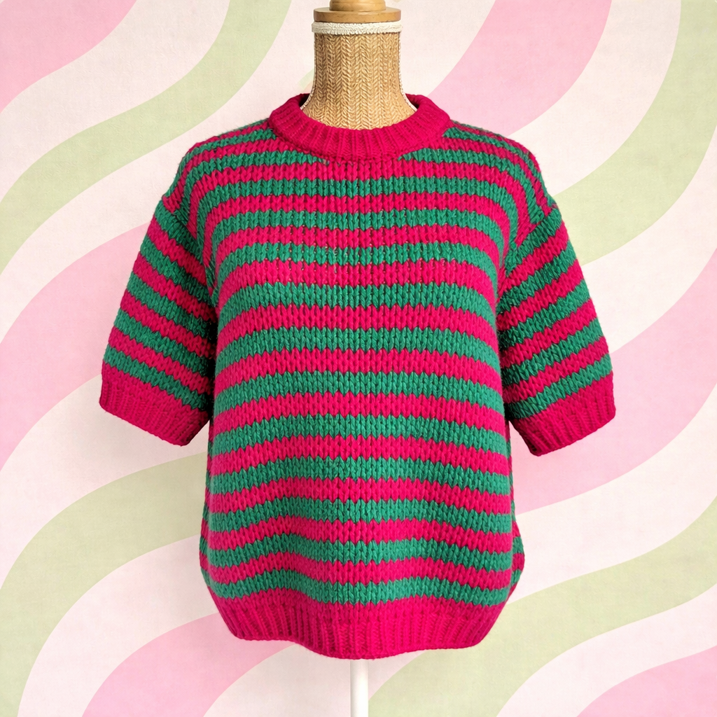 pull fabriqué en Italie vert et rose, vue de face 