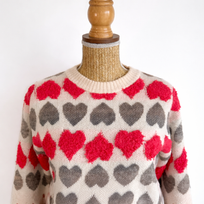 zoom sur col pull motifs cœur rouge et kaki