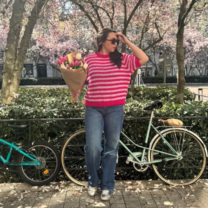 pull rose a rayure manche courte fabriqué en Italie - en situation sur un mannequin 