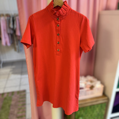 robe courte rouge en coton avec col festonné vue de face