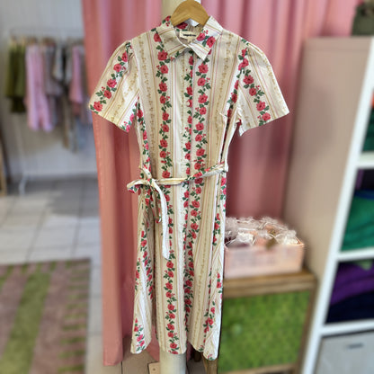 robe d'été en coton mi longue avec imprimé fleurs rouge, vue de face