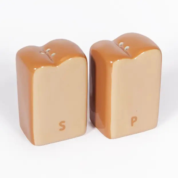Duo salière poivrière brioche en céramique – vue rapprochée