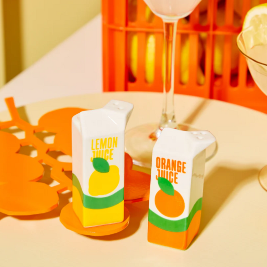 Set sel et poivre en céramique inspiré de briques de jus d’orange et de citron