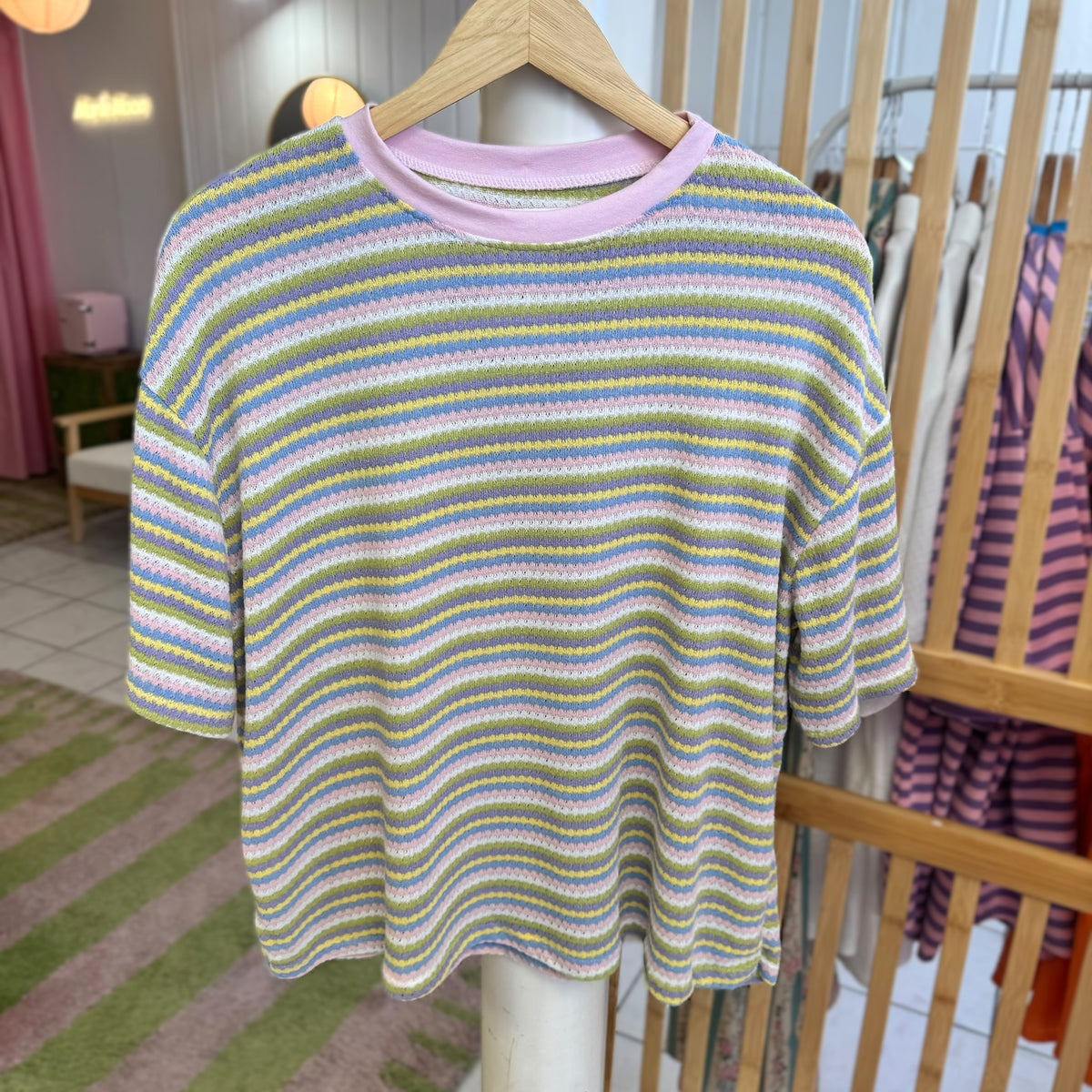 t-shirt multicolore pastel, vue de face