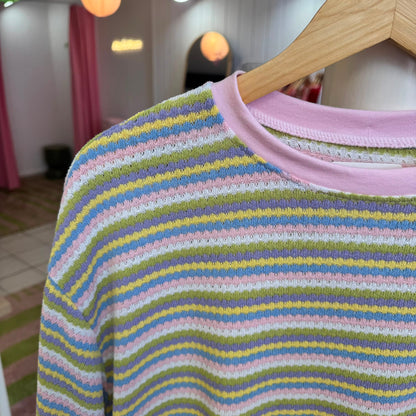 zoom sur détails t-shirt multicolore pastel 