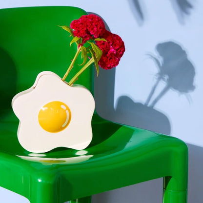 vase œuf en céramique mis en situation